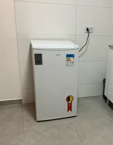 Frigobar midea 93L