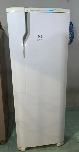 Vende se geladeira Electrolux Frost Free gelo seco 7 meses de uso