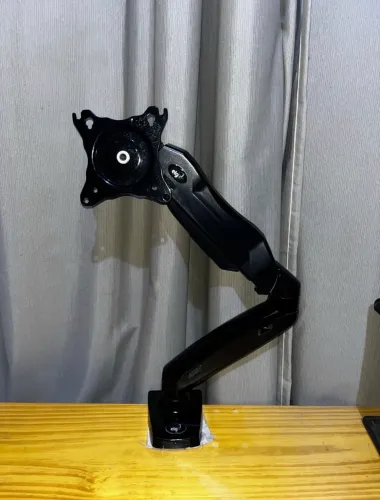 duas unidades suporte de mesa articulado para monitores de 17" a 35", elg
