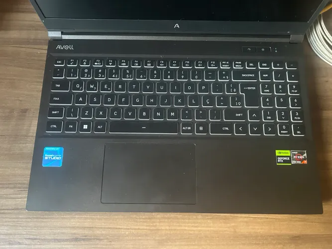 Notebook Avell Storm 450R RTX 4050 / Ryzen 7 / 32GB RAM - Leia a descrição (defeito)