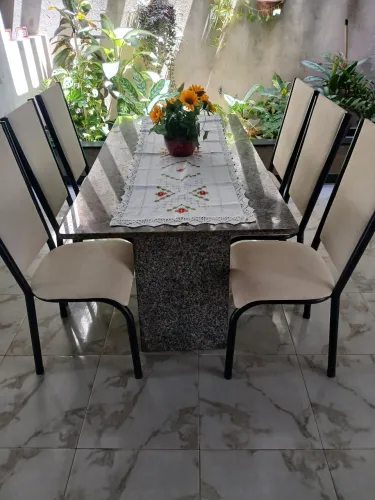 Vendo mesa de mármore 6 cadeiras
