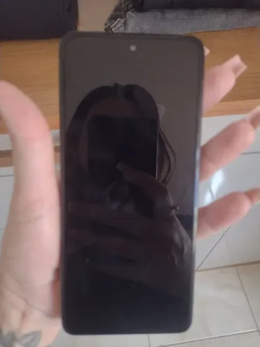 Celular em perfeito estado único defeito e na parte de trás bem no cantinho de baixo .