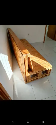 Sofá de 4 lugares de paleta...