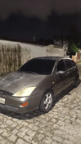 Ford Focus 1.8 16V 5P 2002