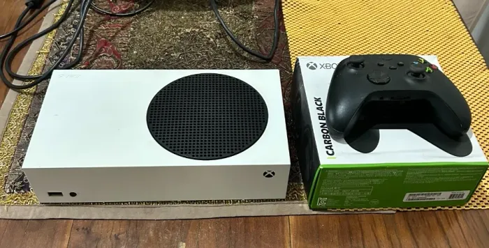 Xbox Series S + controle original Microsoft Carbon Black