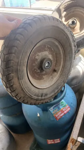 Vende-se 3 jantes para reboque vindo acompanhado de 3 camaras de ar e 3 penel