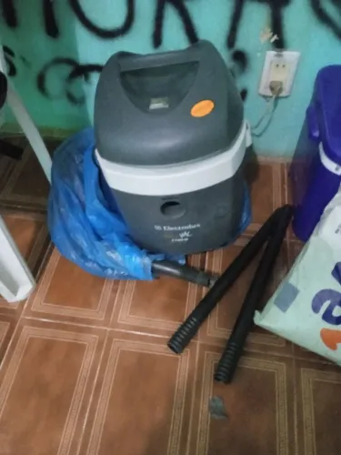 Aspirador de pó Eletrolux, em ótimas condições