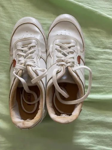 Vendo dois tênis Ana Capri 40,00