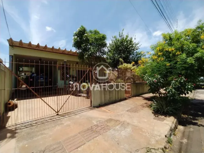 CASA AMPLA COM APTIDÃO COMERCIAL