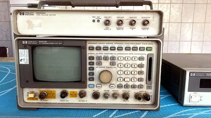 Fonte HP 6632B + Bancada de Teste RF 8920B 83206A
