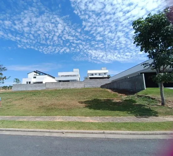 Lote Alphaville Residencial 2 | Frente clube | Vista permanente | Nascente | 461 m²