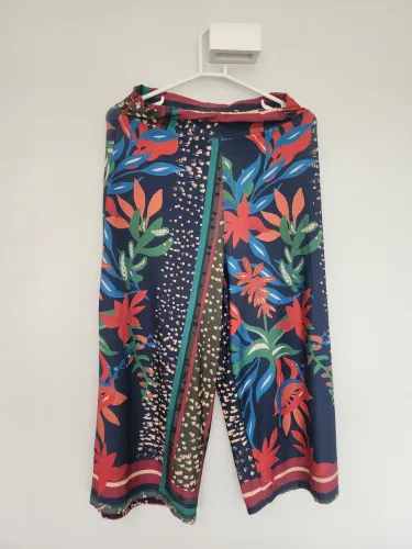 Calça Zinzane em otimo estado