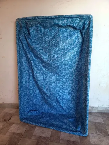 Vende piscina de 1000 litros de lona com suporte e todos os pés novos.