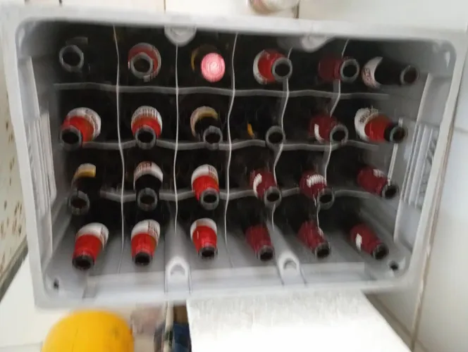 10 engradados de cerveja de 600 ml e 5 engradados de cerveja de Litrinho