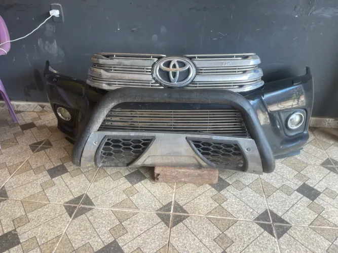 Vendo peças da frente da Hilux 2018
