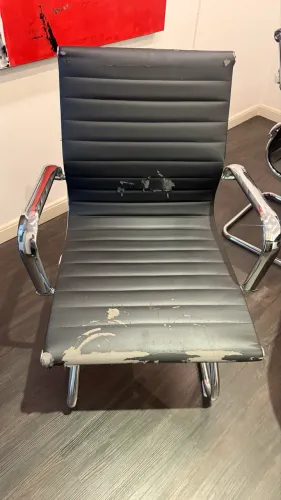 Lote com 6 Cadeiras de Escritório Esteirinha Charles Eames- Funcionários, BH