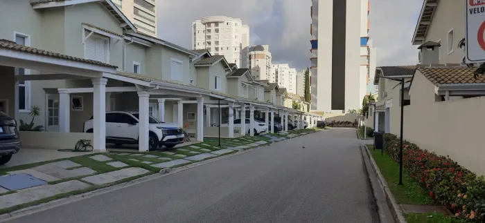 Casa em Condomínio em Sorocaba-SP, Parque Campolim: 2 Quartos, 1 Suíte, 2 Salas, 2 Banheir