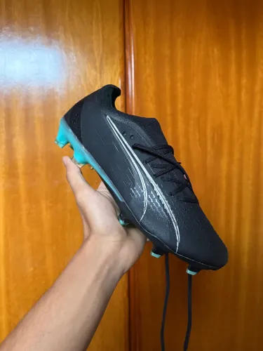 Chuteira Campo Puma Ultra Preta e Azul Claro Tamanho 39