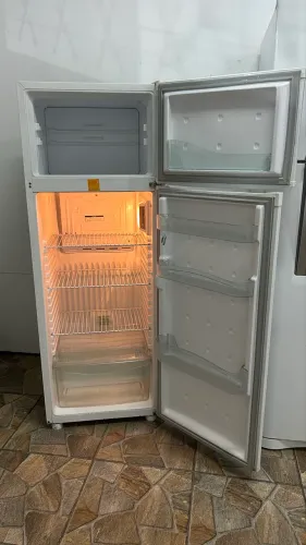 Geladeira Cônsul - gelo seco