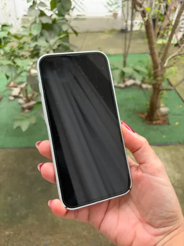 iPhone 16e
