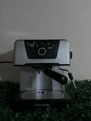 Cafeteira Eletrolux bem conservada