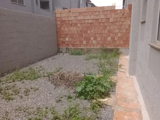 Apartamento 2 quartos Terréo Com quintal Ocidental Proximo A Comercial Linha de Onibus