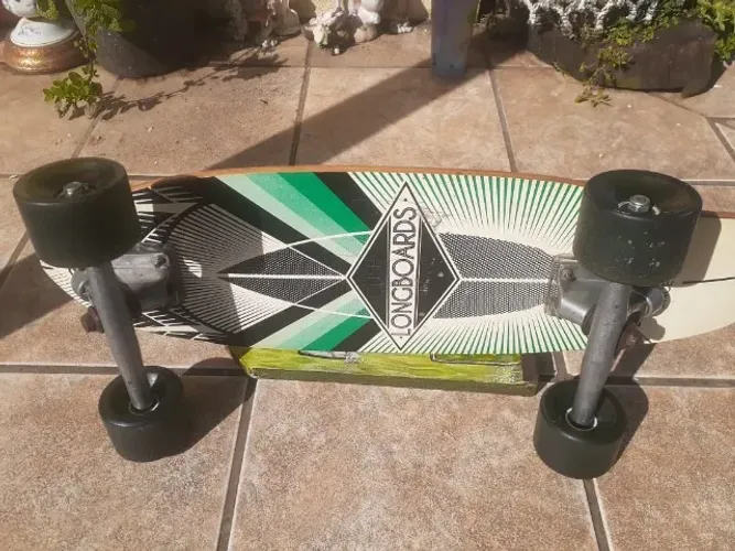 Vendo Skate montado Shape Cush 67 cm, Truk 180 mm Invertidos, Rodas 75A Second Floor
