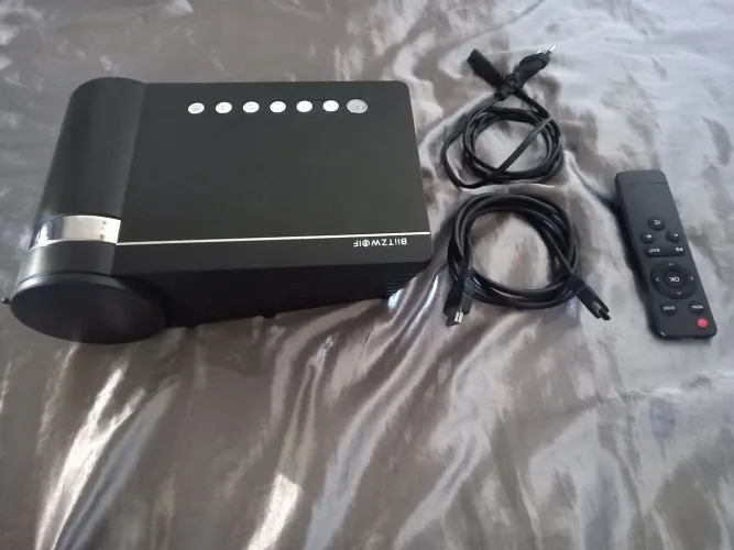 Projetor (WI-FI/Bluetooth) 150'