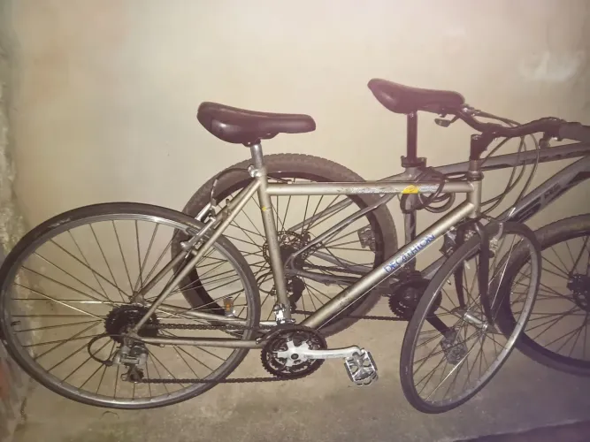 Vende-se duas bikes uma é mountain bike e outra speed