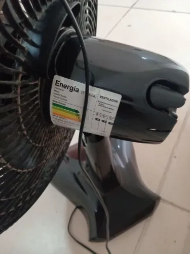 Vendo um ventilador pouco usado.