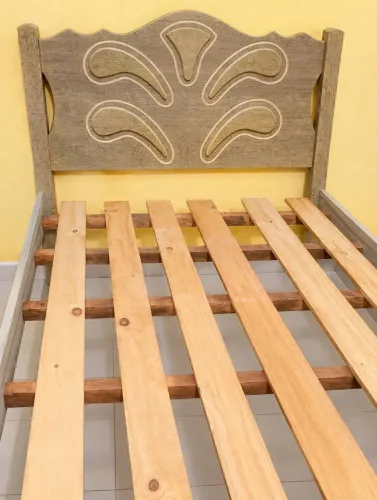 Cama de casal, bom estado de conservação 
