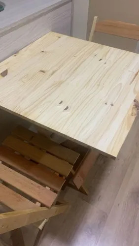 Mesa e cadeira de madeira dobrável 