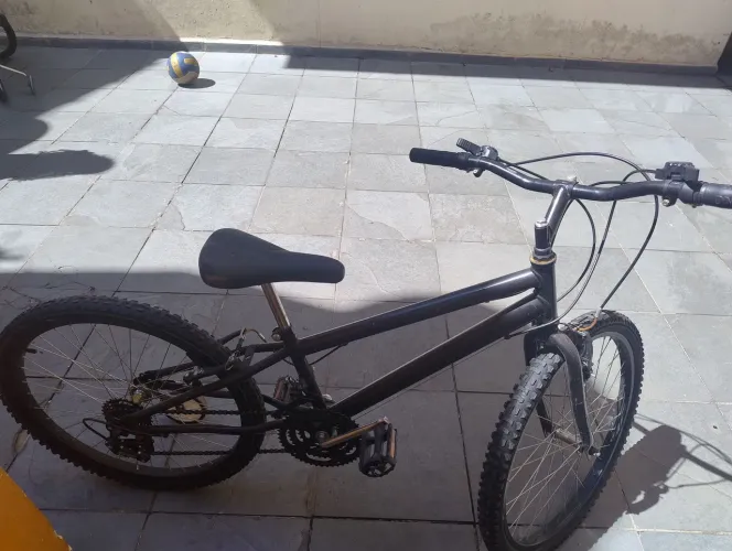 Bicicleta aro 26 Preta com marchas