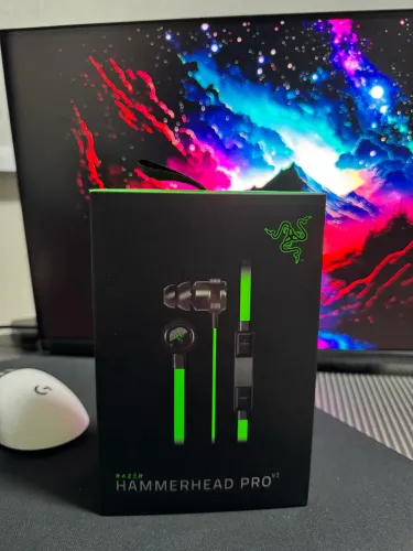 Fone de ouvido e microfone Razer Hammerhead Pro V2