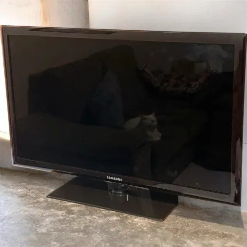 TV LED Samsung 40 polegadas Modelo UN40D5500RG Preta