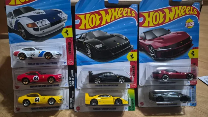 Hot Wheels Ferraris diversas - R$50 CADA