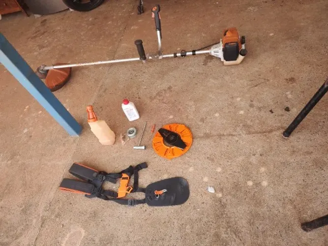 Roçadeira Stihl 120 semi nova