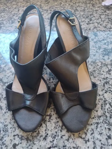 Sandália Arezzo couro