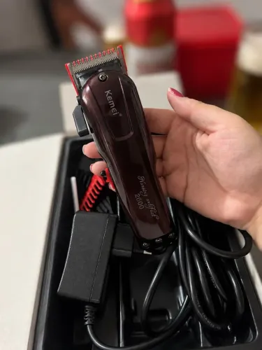 Preço a negociar para vender logo,Vende-se máquina para cortes de cabelo
