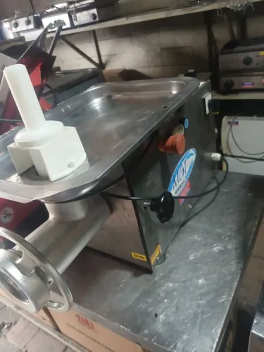 Moedor de carne. Cortador de frios. Cilindro