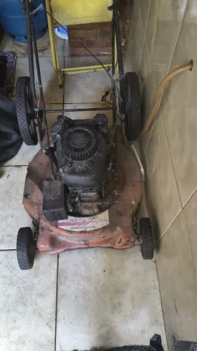 VENDO DUAS MAQUINAS DE CORTAR GRAMA