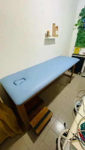 Maca  fisioterapia estética de madeira 