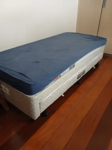 Excelente cama de solteira bicama