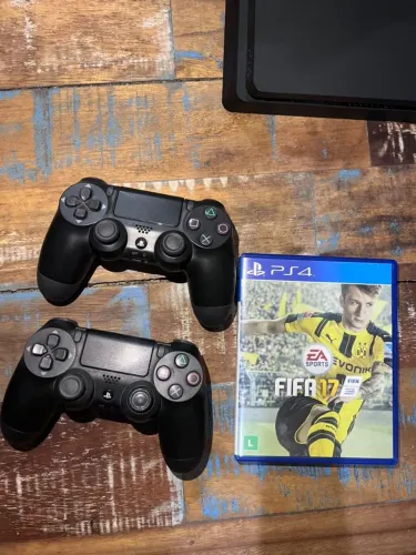 PS4 1TB + jogo + 2 controles