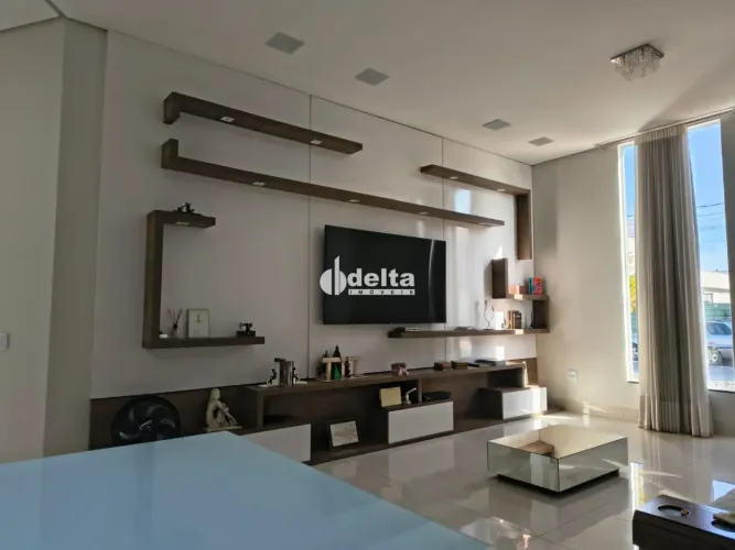 Casa com 3 quartos sendo suíte disponível para venda no bairro Novo Mundo em Uberlândia-MG