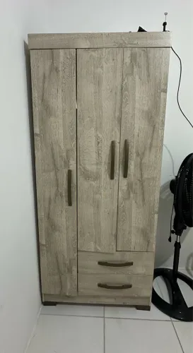 Guarda roupa pequeno