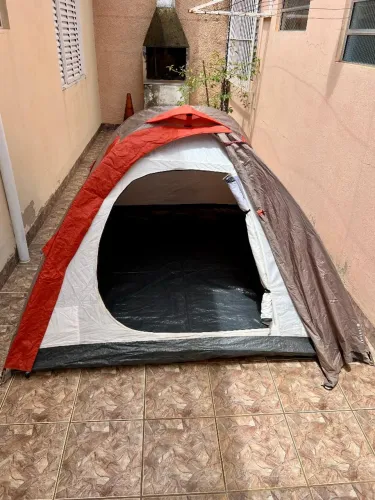 Barraca 3 pessoas Quechua usada.