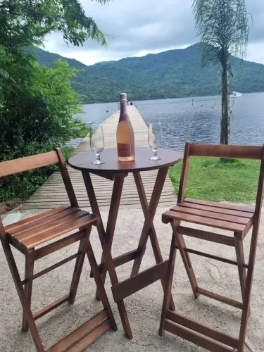 Conjunto bistrô mesa com duas banquetas. Direto da fábrica. * pague na entrega