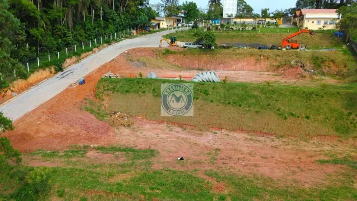 Terreno para venda possui 1500 metros quadrados em Olaria - Itapecerica da Serra - SP