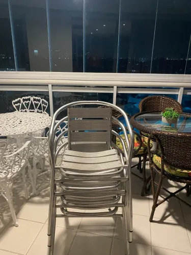 Vendo 4 cadeiras de alumínio para piscina em ótimo estado 